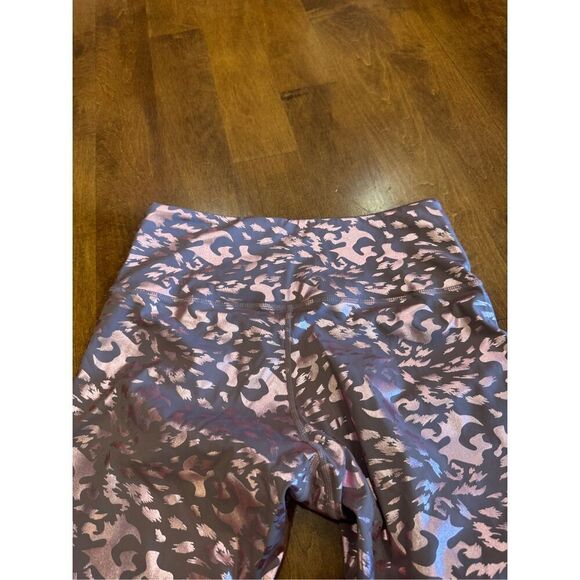 Woman’s boutique, metallic leopard print workout pants size small new without ta - Picture 4 of 4